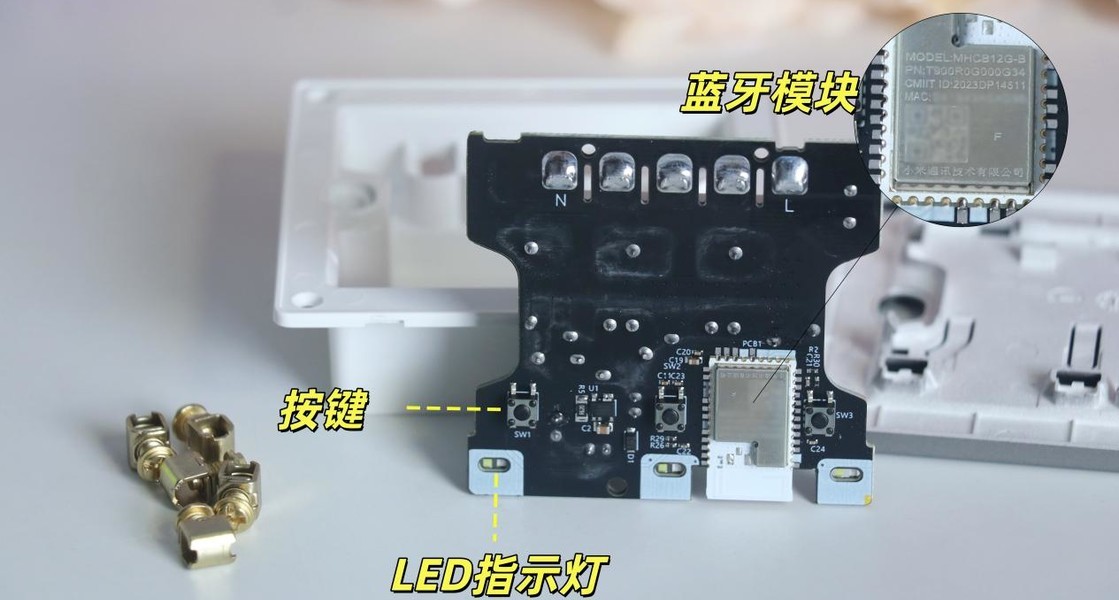 ����E7S