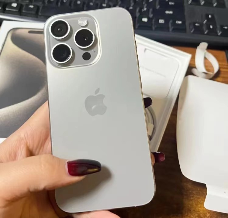 iPhone15