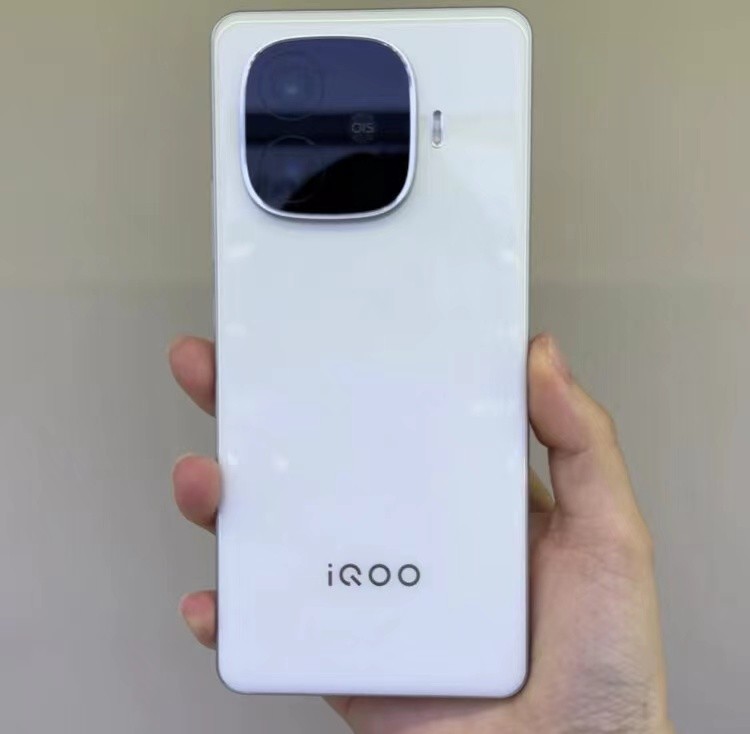 iQOO Z9 Turbo