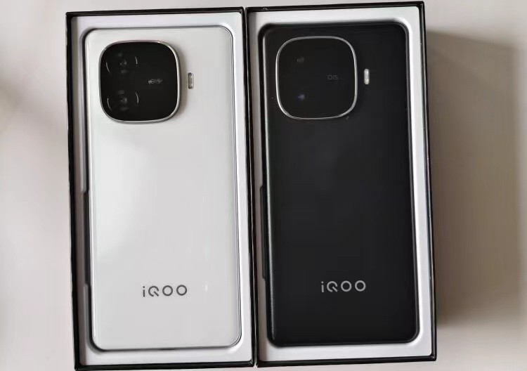 iQOO Z9 Turbo